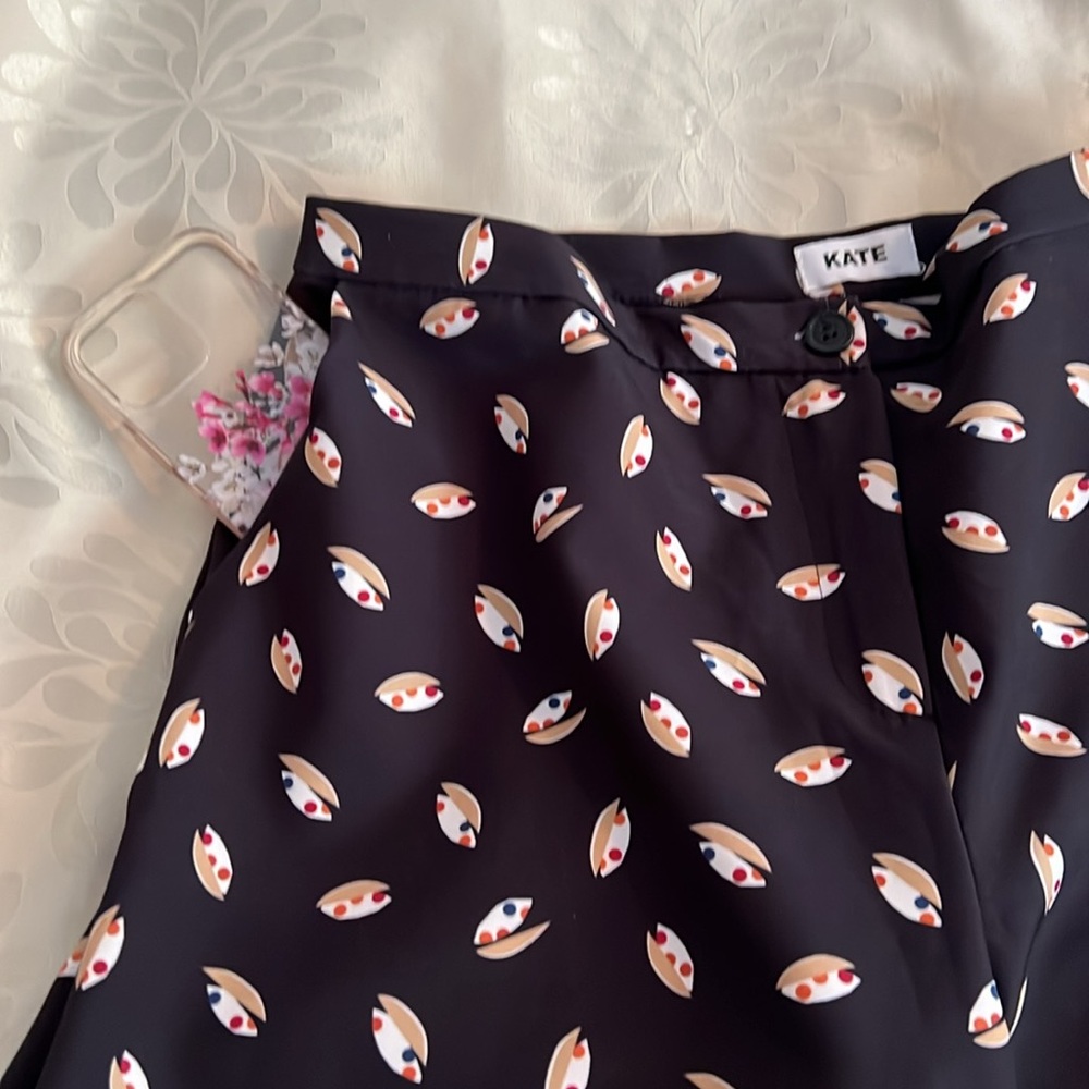 Like New-KATE-Size Large - Picture 6 of 9